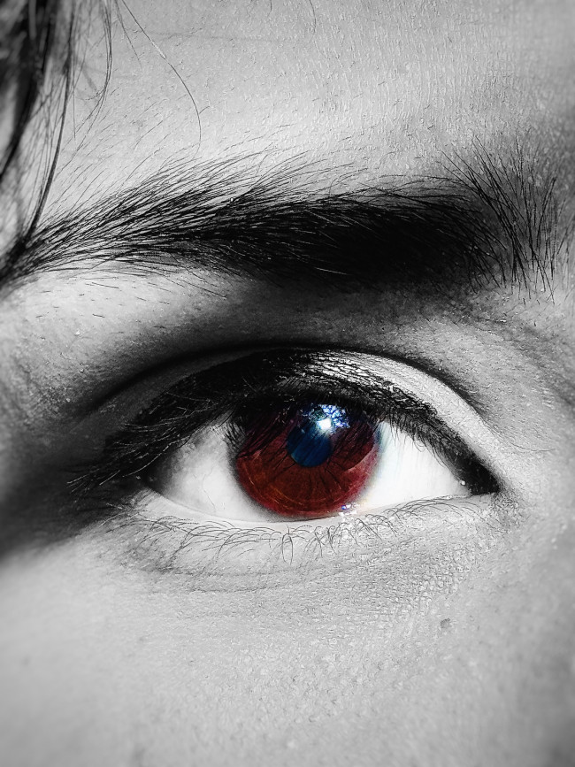 A whole galaxy hidden in one eye 👁️