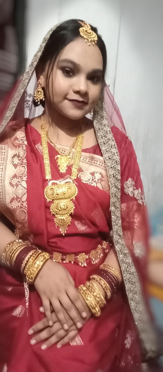 এমনি বৌ সেজেছি