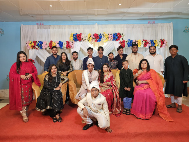 Whole Family with Bride and Groome.