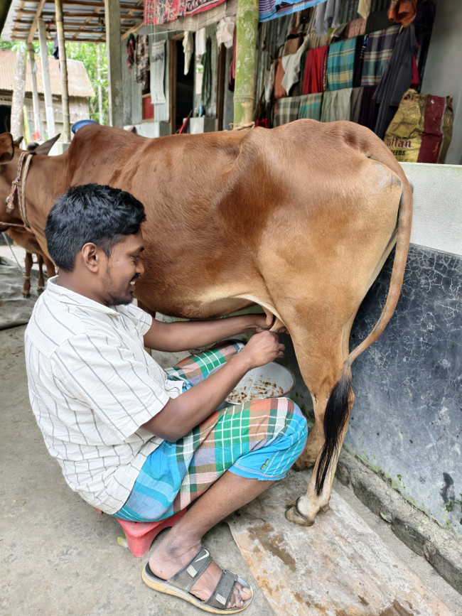 পুষ্টির একমাএ  খাটি জিনিস হল দুধ🧡