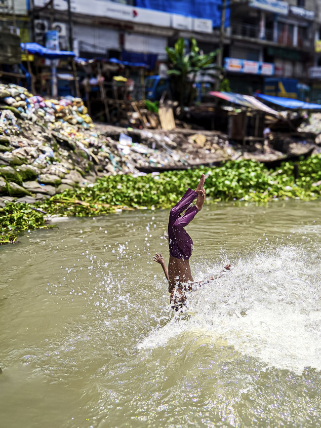 শৈশবের দুরন্তপনা