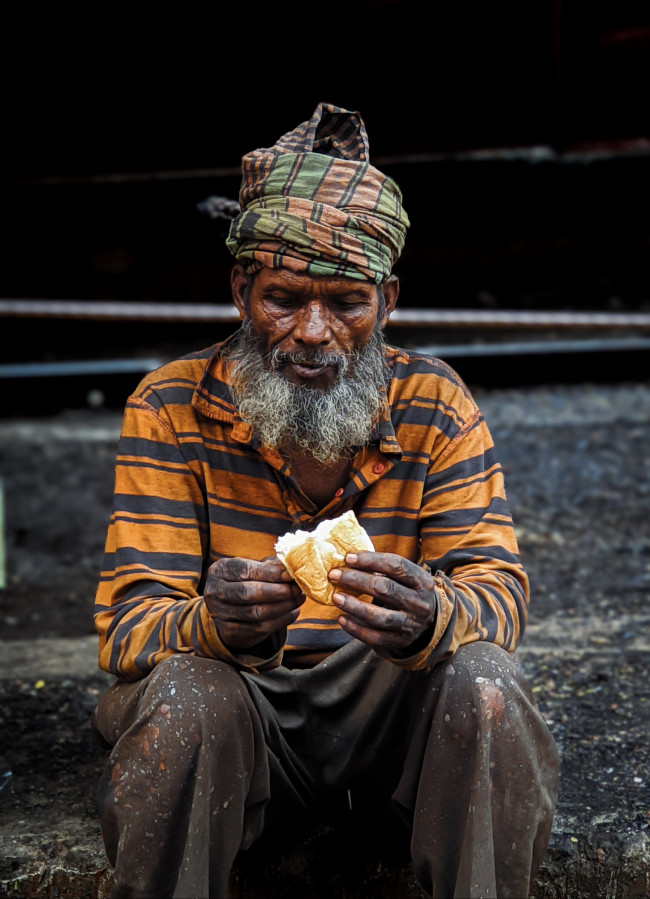 সারা দিন কষ্টের পর খাওয়া